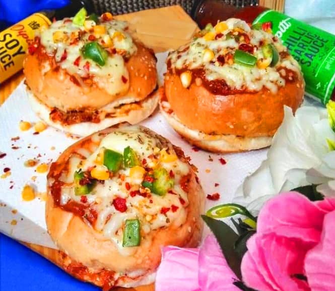 Chicken Burger With Pizza Topping